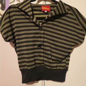 Freddie’s of pinewood black and olive top buttons